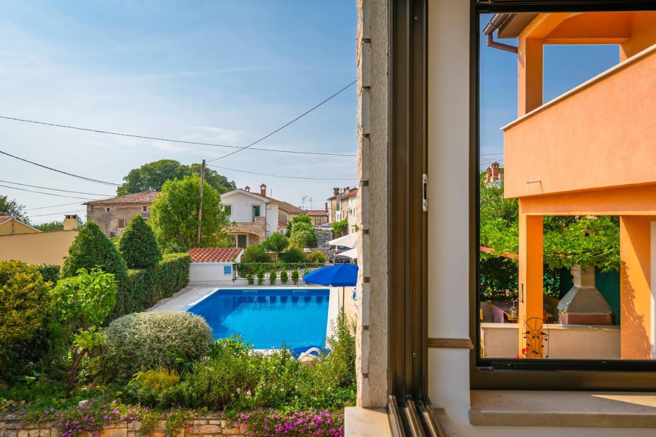 Villa Margerita With Private Pool, Yard And Parking Kaštelir Exterior foto